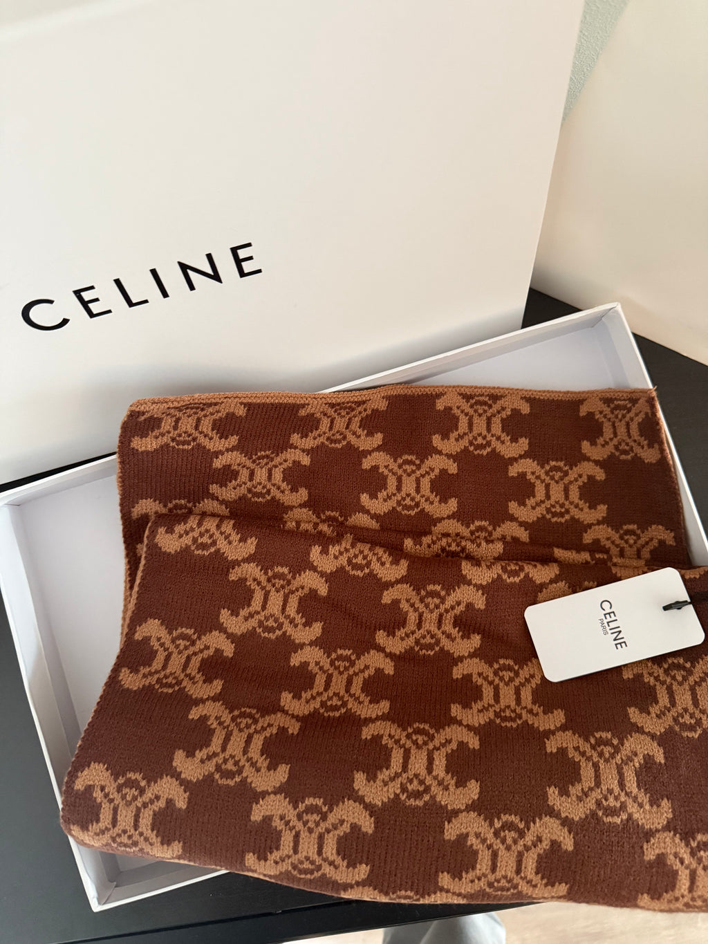 Céline Triomphe Sjaal – Bruin/Camel Luxe Designer Sjaal